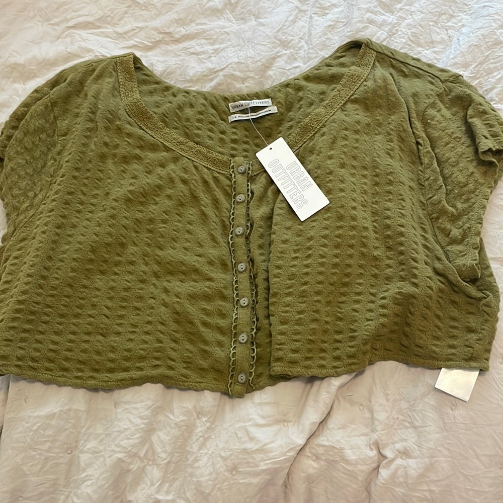green crop top!